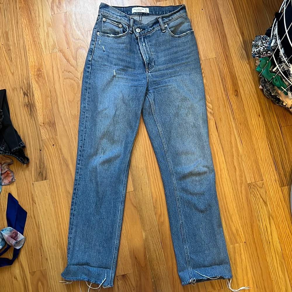 Abercrombie 90s Ultra High Rise Straight Jeans Asymmetrical Waist